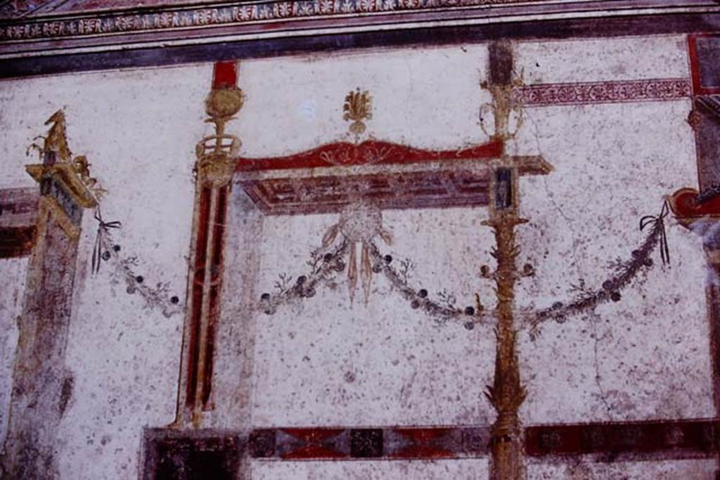 IX.13.1-3 Pompeii. 1975. Room 11, detail from west end of upper north wall. Photo by Stanley A. Jashemski.   
Source: The Wilhelmina and Stanley A. Jashemski archive in the University of Maryland Library, Special Collections (See collection page) and made available under the Creative Commons Attribution-Non Commercial License v.4. See Licence and use details. J75f0683
