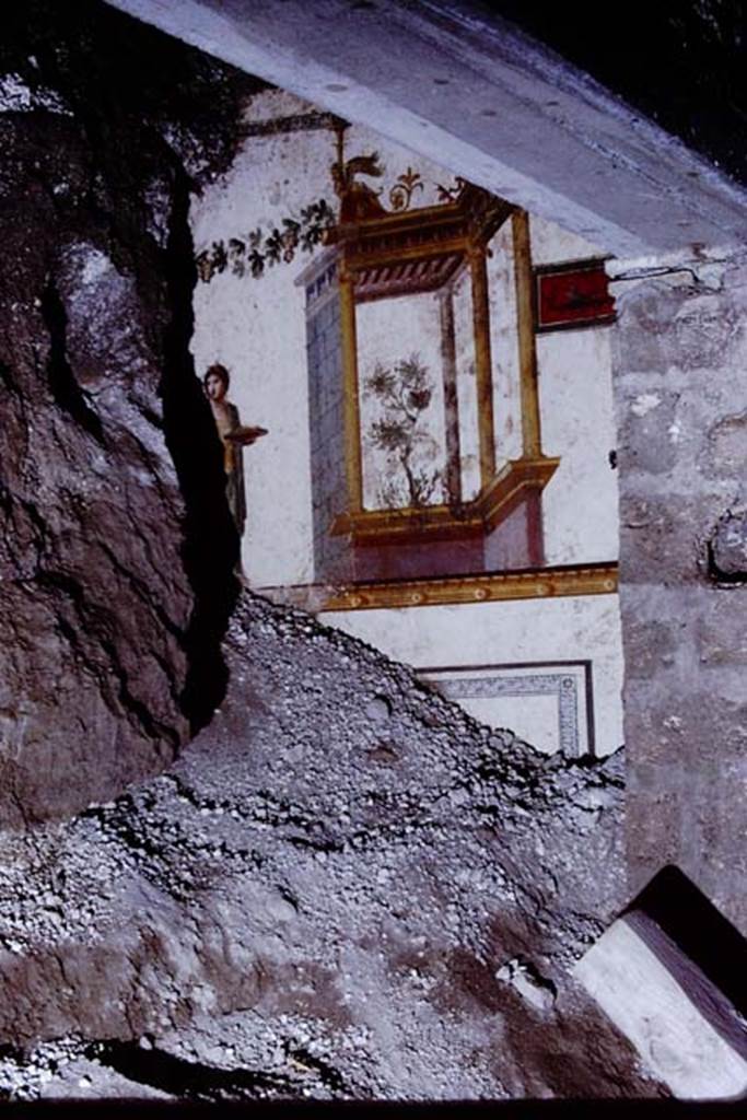 IX.13.1-3 Pompeii. 1972. Room 11, east wall during excavation. Photo by Stanley A. Jashemski. 
Source: The Wilhelmina and Stanley A. Jashemski archive in the University of Maryland Library, Special Collections (See collection page) and made available under the Creative Commons Attribution-Non Commercial License v.4. See Licence and use details. J72f0440
