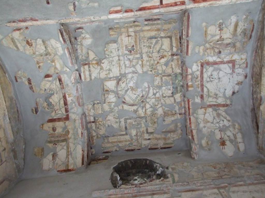 IX.13.1-3 Pompeii. March 2009. Room 11, south end of ceiling.