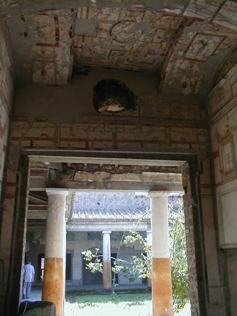 IX.13.1-3 Pompeii. September 2004. Room 11, looking south to peristyle.