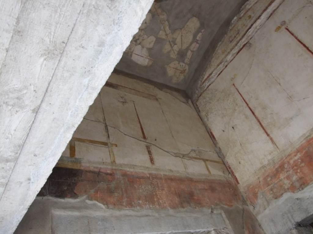 IX.13.1-3 Pompeii. March 2009. Antechamber of room 12, upper west wall.