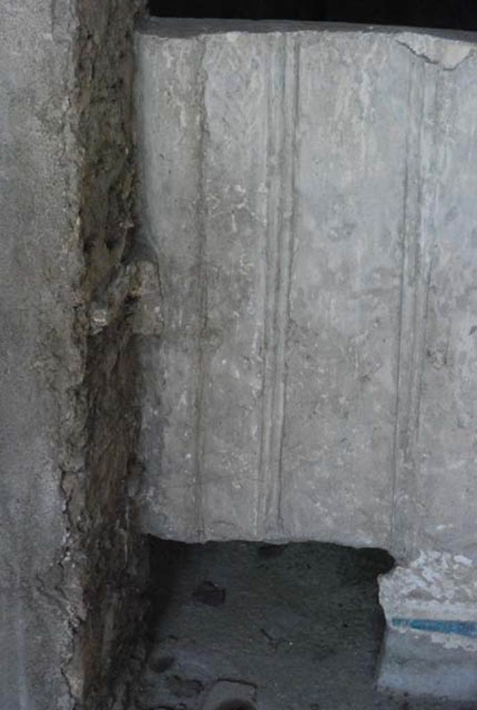 IX.13.1-3 Pompeii. October 2007. Antechamber of Room 12, detail from plaster cast of door. Photo courtesy of Nicolas Monteix.