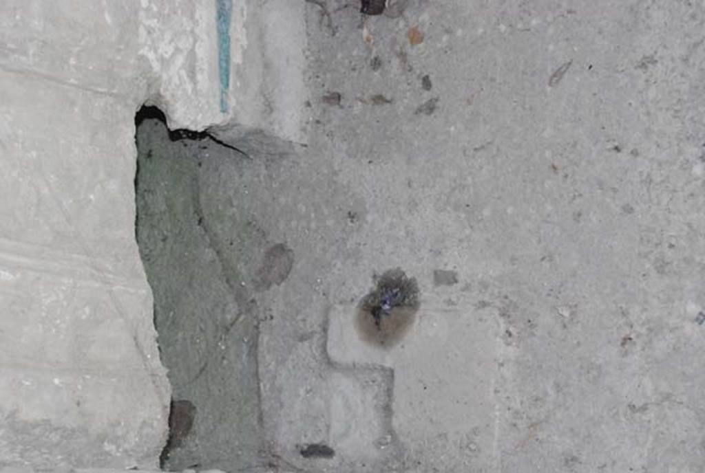 IX.13.1-3 Pompeii. October 2007. Antechamber of Room 12, detail of floor below doorway. Photo courtesy of Nicolas Monteix.