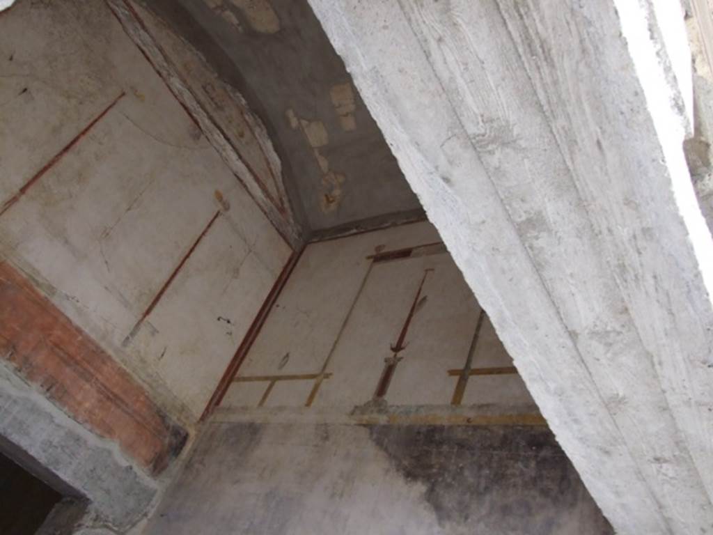 IX.13.1-3 Pompeii. March 2009. Antechamber of room 12, upper east wall.