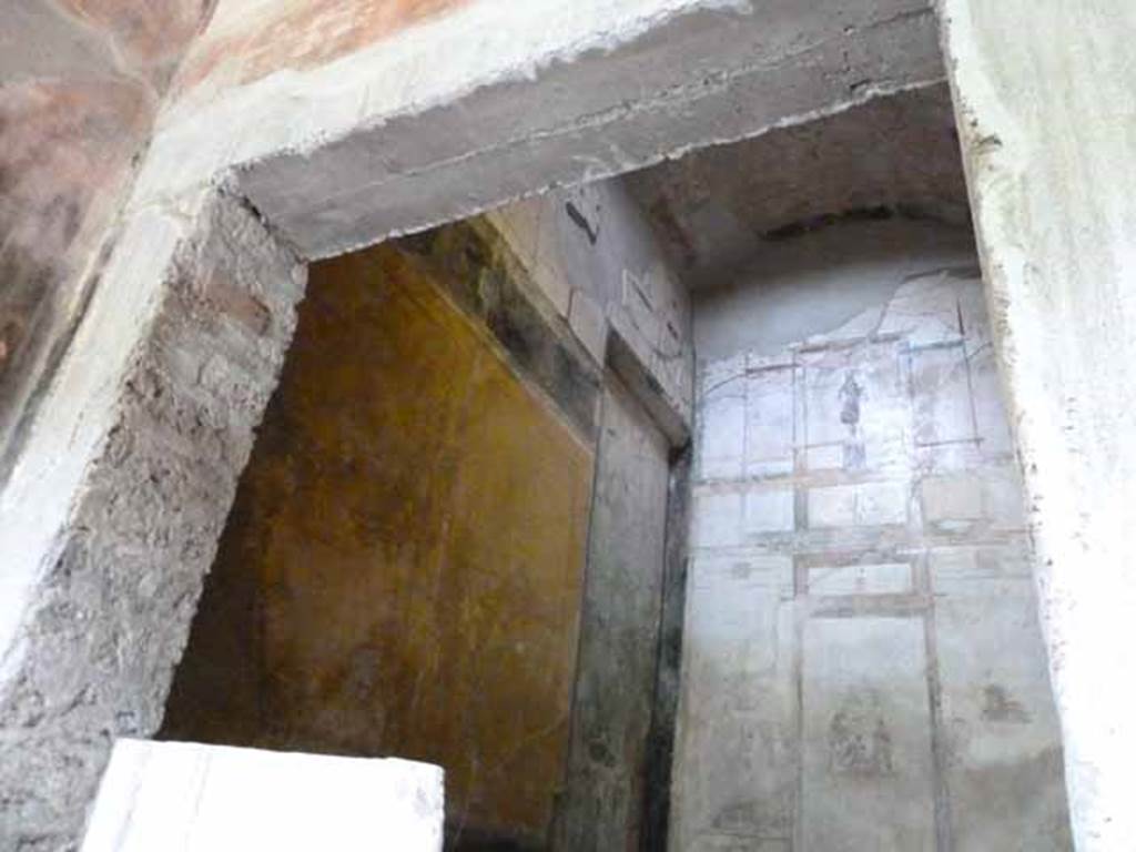 IX.13.1-3 Pompeii. May 2010. Room 12, upper west wall.