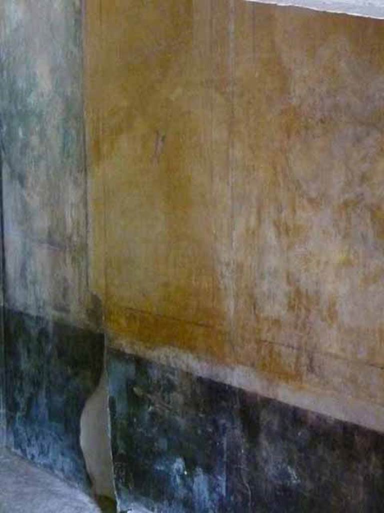 IX.13.1-3 Pompeii. May 2010. Room 12, east wall.