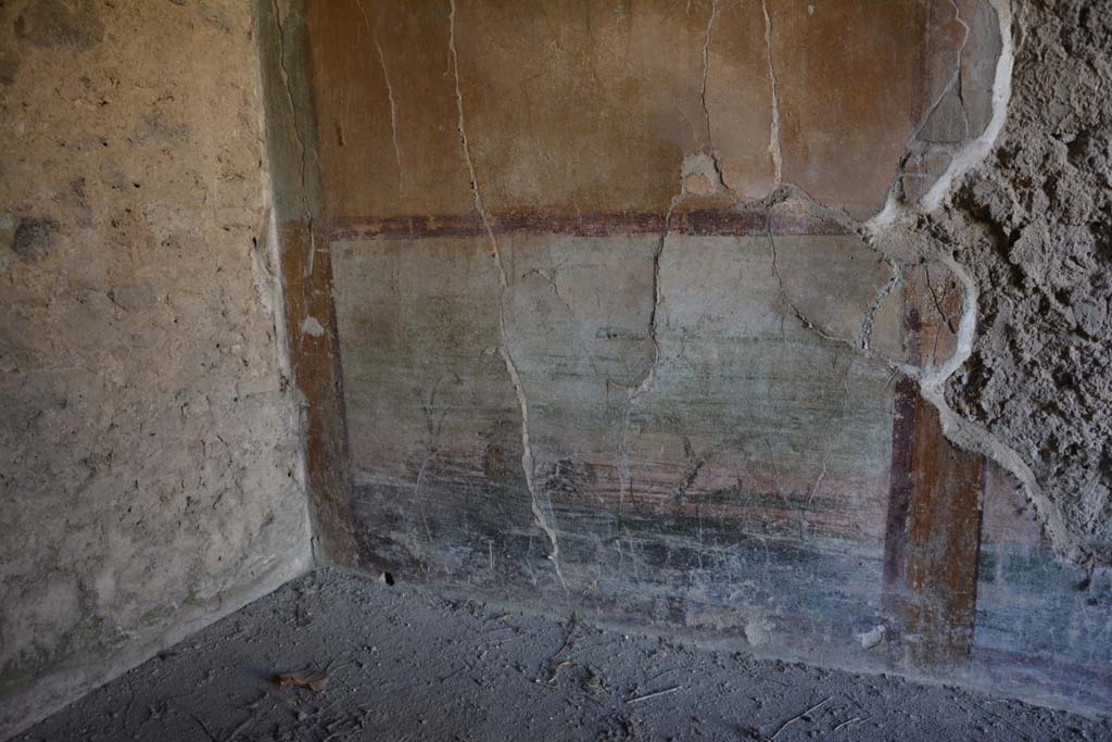 IX.14.4 Pompeii. September 2019. Room 5, lower west wall in south-west corner.
Foto Annette Haug, ERC Grant 681269 DÉCOR.

