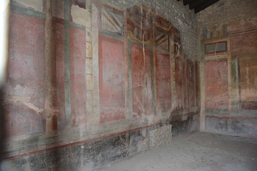 IX.14.4 Pompeii. September 2019. Room 3, looking towards east wall and south-east corner with recess.
Foto Annette Haug, ERC Grant 681269 DÉCOR.
