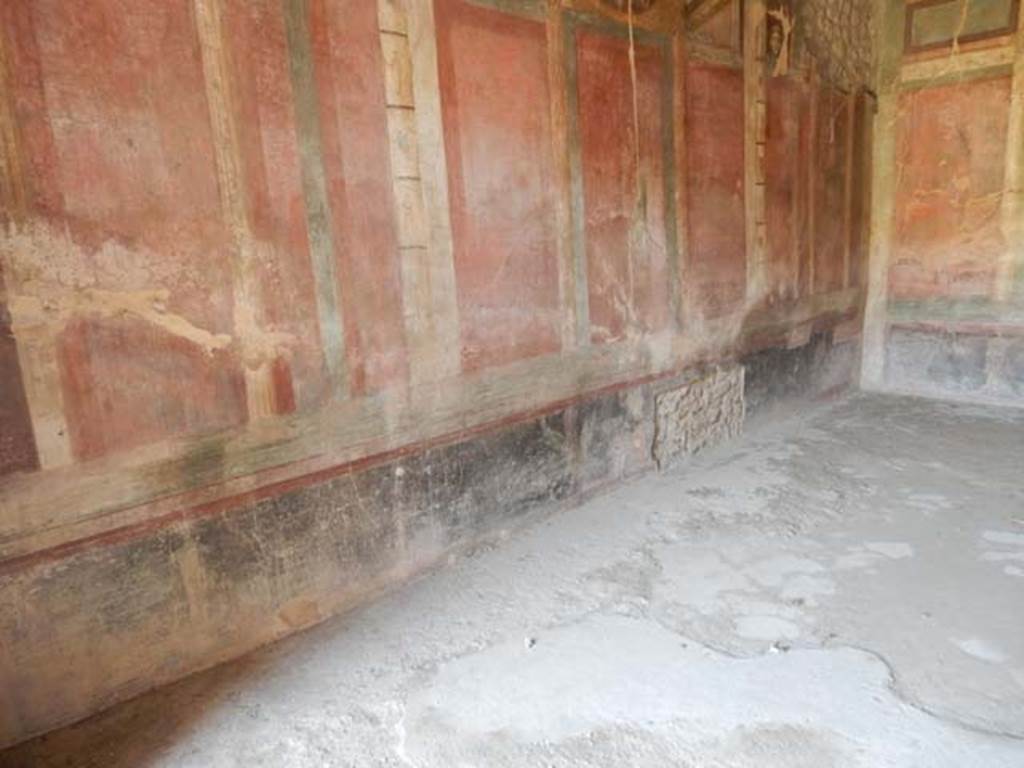 IX.14.4 Pompeii. May 2017. Room 3, lower east wall. Photo courtesy of Buzz Ferebee.