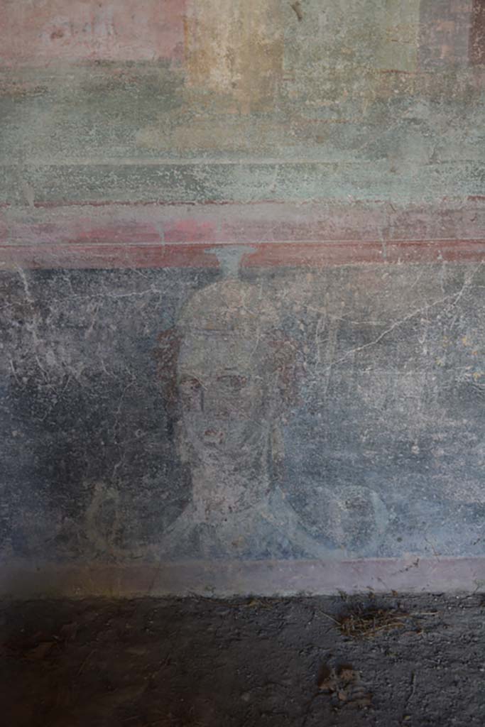 IX.14.4 Pompeii. September 2019. 
Room 3, detail of painted head on zoccolo at east end of south wall of oecus.
Foto Annette Haug, ERC Grant 681269 DÉCOR.
