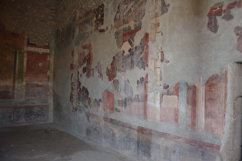IX.14.4 Pompeii. September 2019. Room 3, looking towards west wall, with doorway to room 5, on right.
Foto Annette Haug, ERC Grant 681269 DÉCOR.
