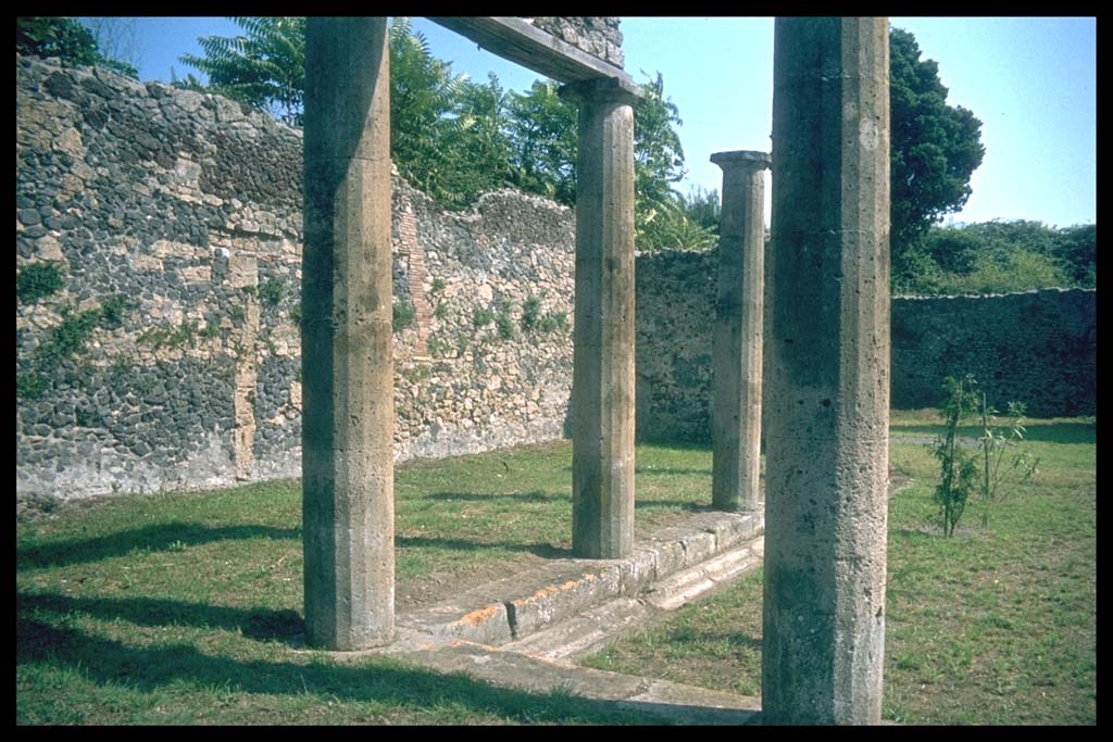 IX.14.4 Pompeii. Looking south along east portico of peristyle 1. 
Photographed 1970-79 by Günther Einhorn, picture courtesy of his son Ralf Einhorn.
