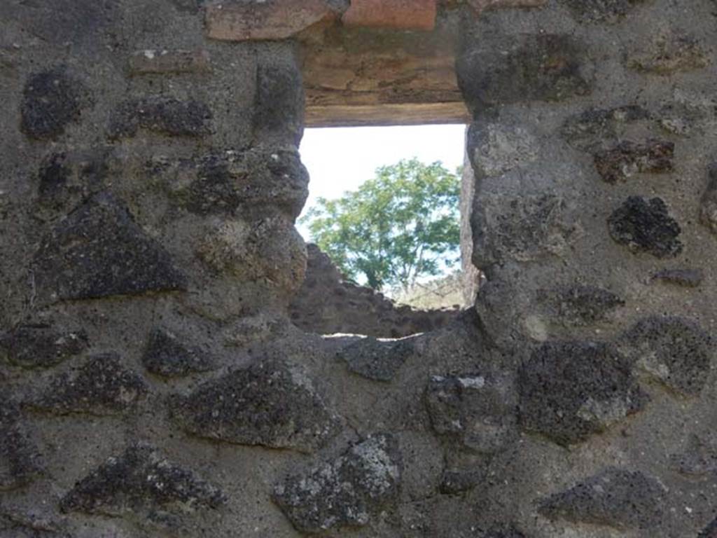 IX.14.4 Pompeii. May 2017. Square window into room 7, looking west from garden area 2. Photo courtesy of Buzz Ferebee.
