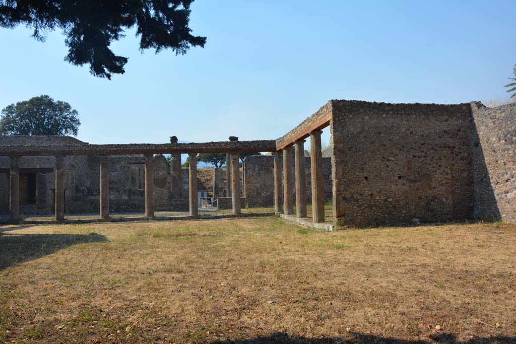 IX.14.4 Pompeii. July 2017. Looking north from garden area, across peristyle towards atrium and entrance doorway.
Foto Annette Haug, ERC Grant 681269 DÉCOR.
