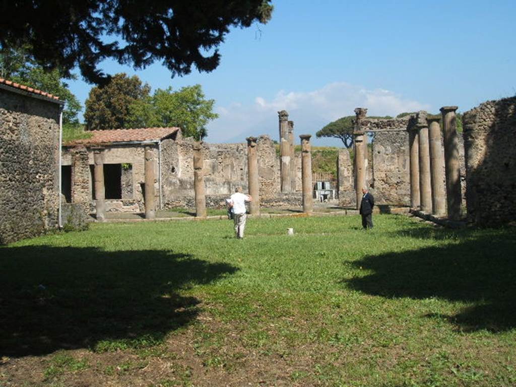 IX.14.4 Pompeii. May 2005. Looking north from rear of garden 2, across peristyle 1 to atrium B.   
