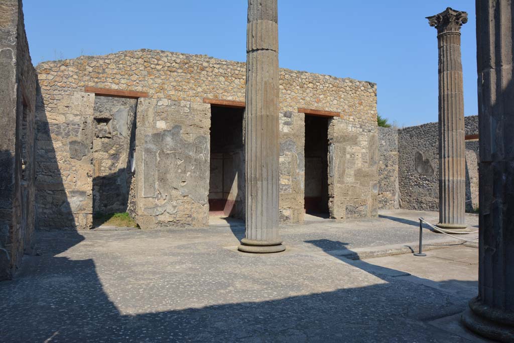 IX.14.4 Pompeii. July 2017. Looking across atrium towards east side. 
Foto Annette Haug, ERC Grant 681269 DÉCOR.
