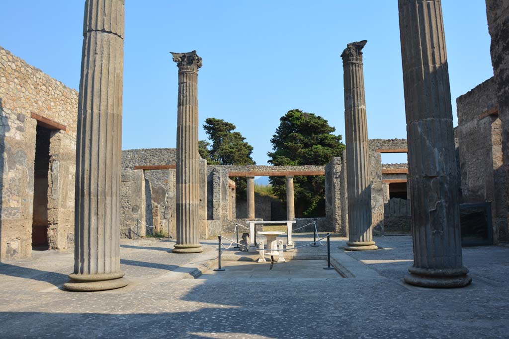 IX.14.4 Pompeii. July 2017. Looking south across impluvium in atrium towards tablinum.
Foto Annette Haug, ERC Grant 681269 DÉCOR.
