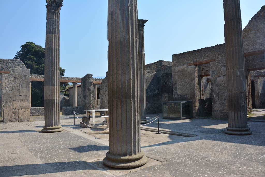 IX.14.4 Pompeii. July 2017. Looking south-west across atrium.
Foto Annette Haug, ERC Grant 681269 DÉCOR.
