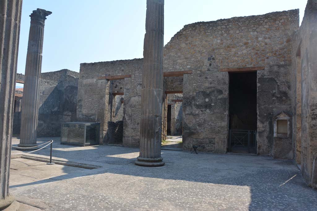 IX.14.4 Pompeii. July 2017. Looking towards west side of atrium.
Foto Annette Haug, ERC Grant 681269 DÉCOR.
