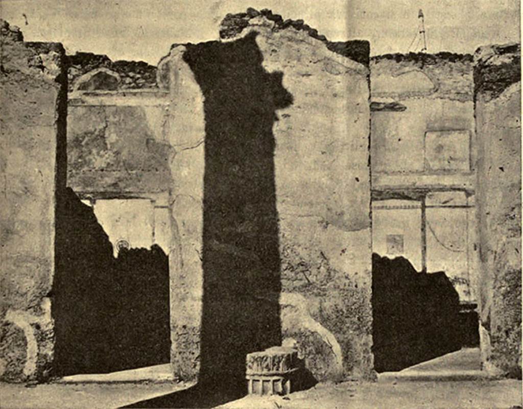 IX.14.4 Pompeii. Old photo taken between 1902-1905.
Two of the three doorways seen in the previous photo above.
On the left, the middle room E of the three doorways.
On the right, the doorway to the southern-most room F.
See Notizie degli Scavi, 1905, (p.251, fig 5).
