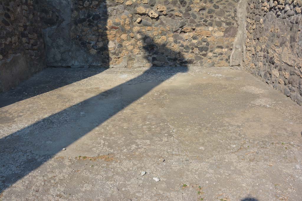 IX.14.4 Pompeii. July 2017. East ala G, looking east across flooring.
Foto Annette Haug, ERC Grant 681269 DÉCOR.

