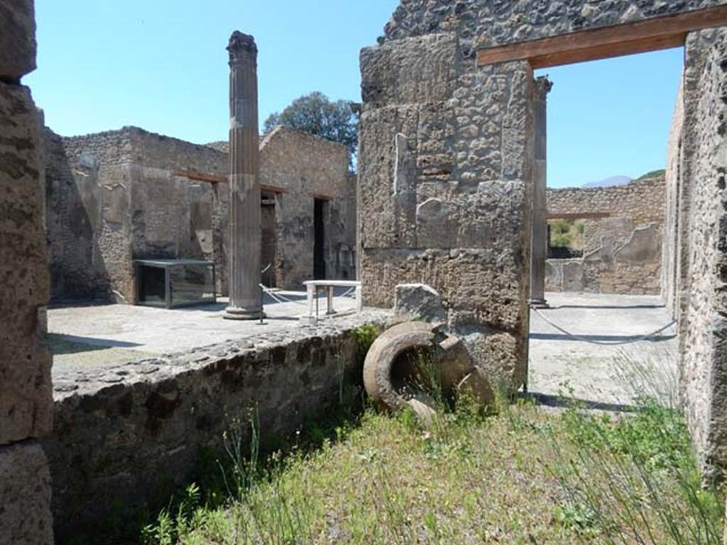 IX.14.4 Pompeii. May 2017. Looking north-west towards atrium, from room I. Photo courtesy of Buzz Ferebee.