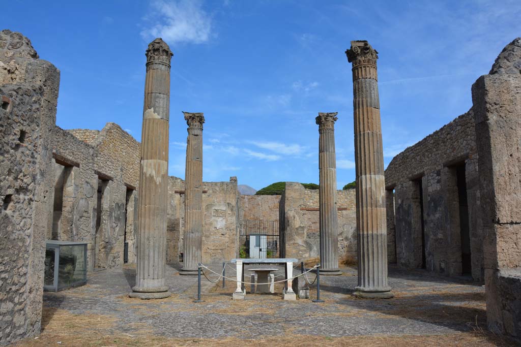 IX.14.4 Pompeii. September 2019. Tablinum H, looking north towards atrium.
Foto Annette Haug, ERC Grant 681269 DÉCOR.