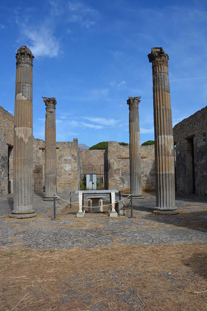 IX.14.4 Pompeii. September 2019. Tablinum H, looking north towards impluvium in atrium.
Foto Annette Haug, ERC Grant 681269 DÉCOR.