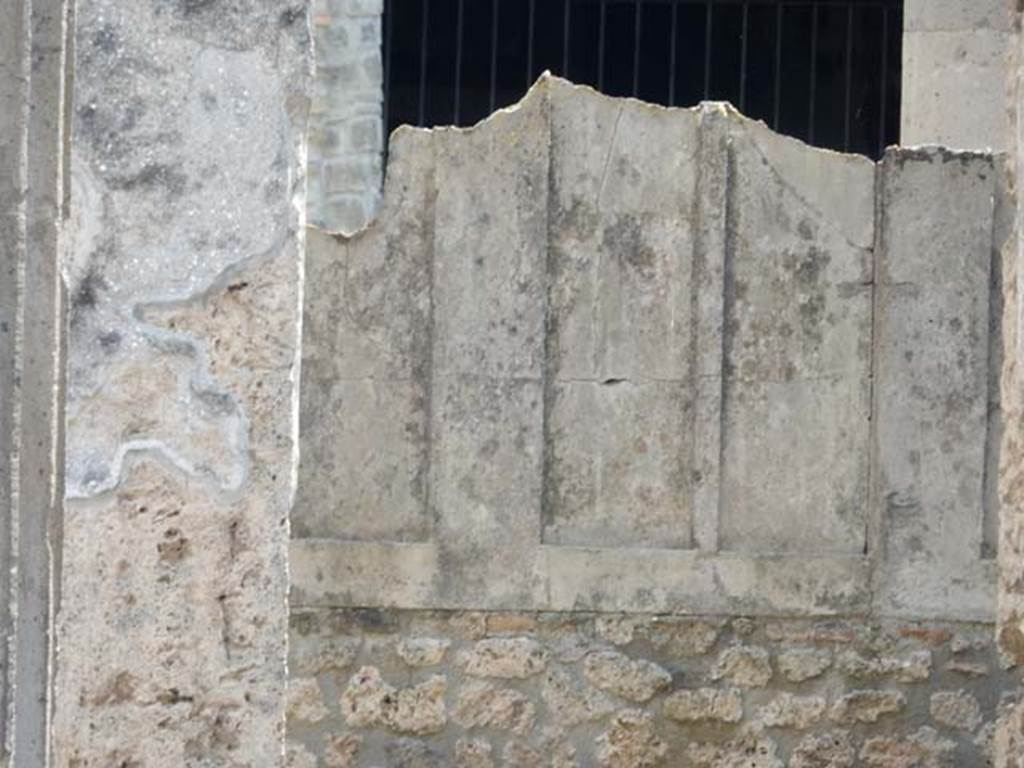 IX.14.4 Pompeii. May 2015. Room 24, detail of plaster-cast of wooden shutters.
Photo courtesy of Buzz Ferebee.