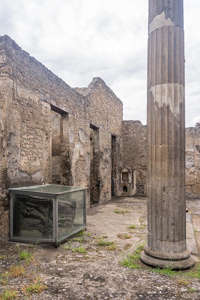 IX.14.4 Pompeii. July 2024.
Looking north along west side of atrium. Photo courtesy of Johannes Eber.