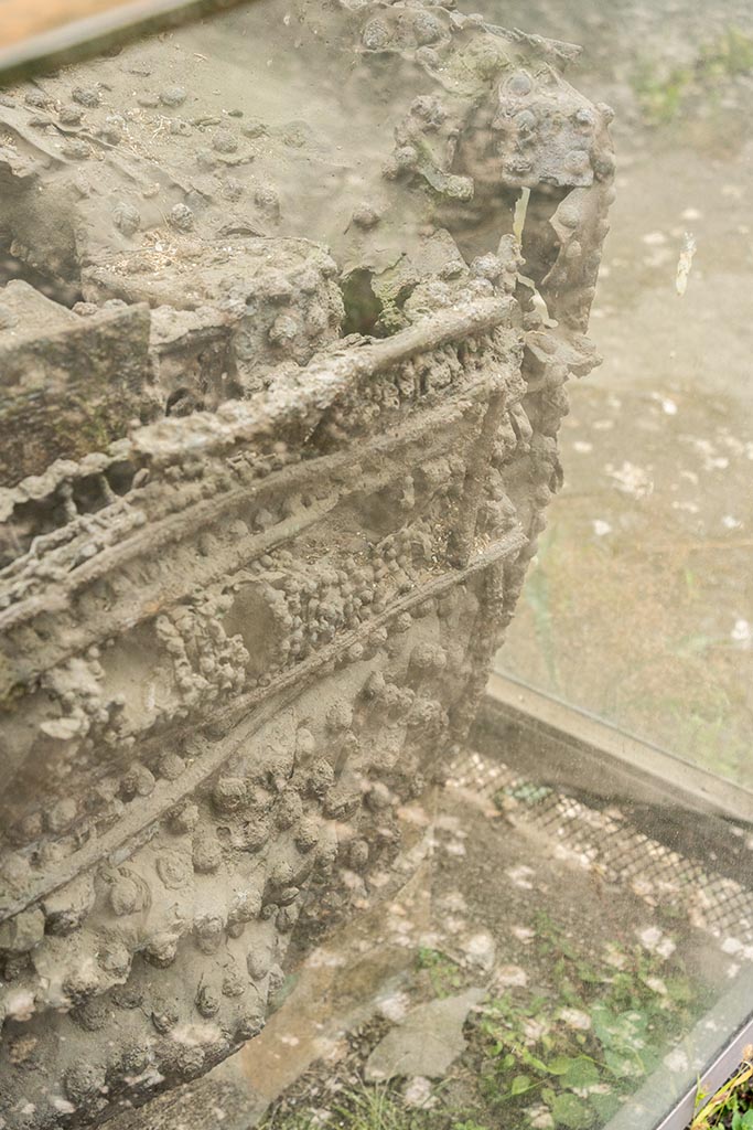 IX.14.4 Pompeii. July 2024.
Arca or money chest, detail from front (east) side at north end. Photo courtesy of Johannes Eber.