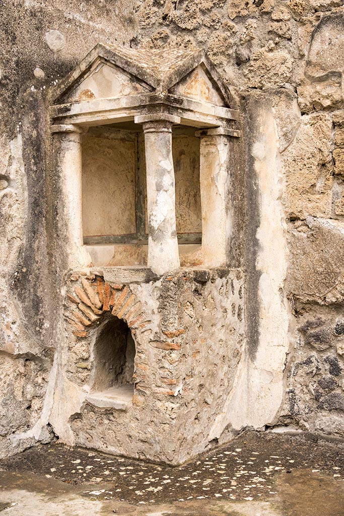 IX.14.4 Pompeii. July 2024. Aedicula lararium. Photo courtesy of Johannes Eber.