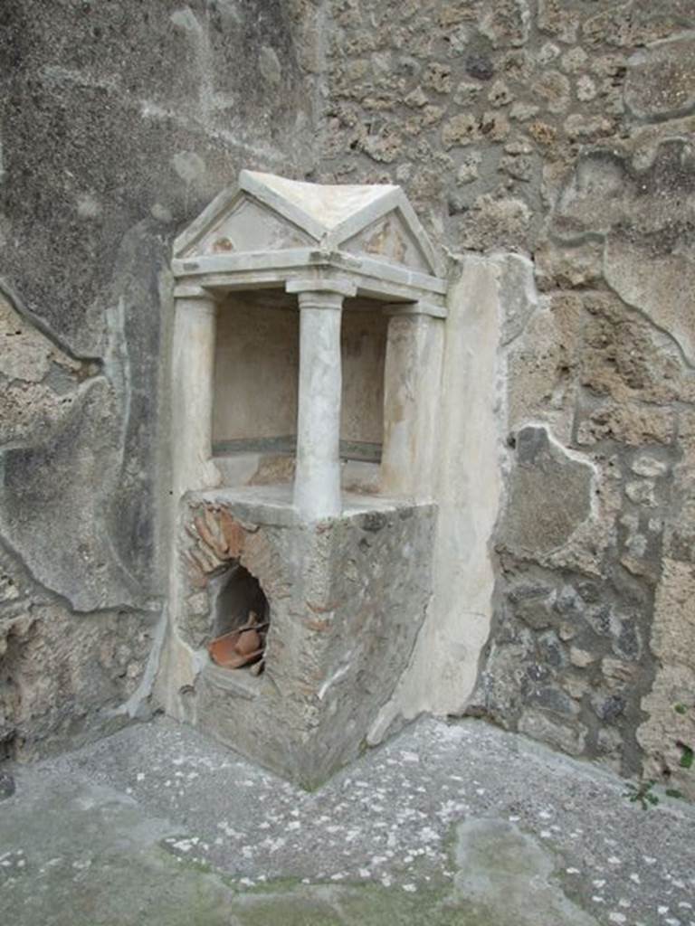 IX.14.4 Pompeii. December 2007. Household lararium shrine 32 in north-west corner of atrium.