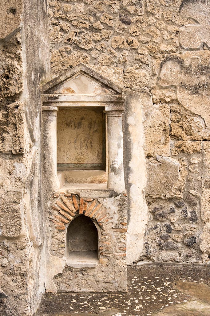 IX.14.4 Pompeii. July 2024.
Looking north to Aedicula household lararium shrine. Photo courtesy of Johannes Eber.