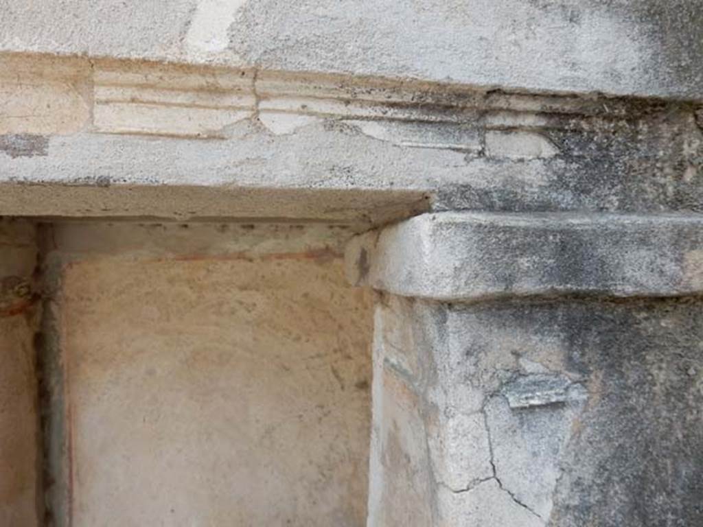 IX.14.4 Pompeii. May 2017. Detail of remaining decoration. Photo courtesy of Buzz Ferebee.