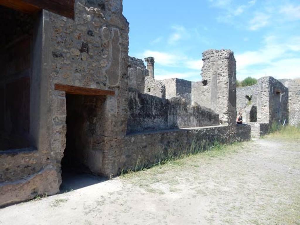 IX.14.4 Pompeii. May 2017. Looking north-east along north portico, Photo courtesy of Buzz Ferebee.