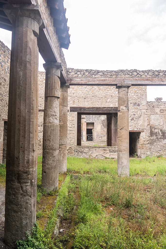 IX.14.4 Pompeii. July 2024.
Looking north across Peristyle 1 towards north-west corner and window into room 19, in centre.
Photo courtesy of Johannes Eber.