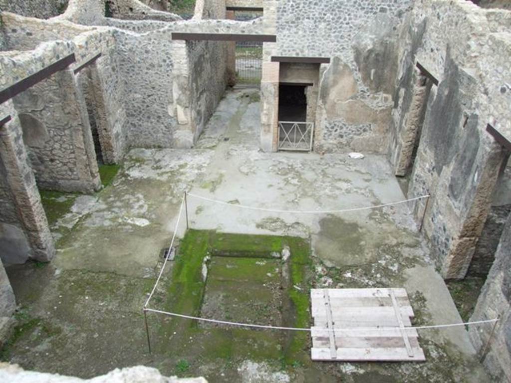 IX.14.4 Pompeii. December 2007. Looking north from upper level, over atrium 27, the atrium towards entrance IX.14.2. The doorways are (clockwise) rooms 21, 22, 29, long fauces 28, 31, 30 and 23. Room 30 also connects the two atriums 27 and B.


