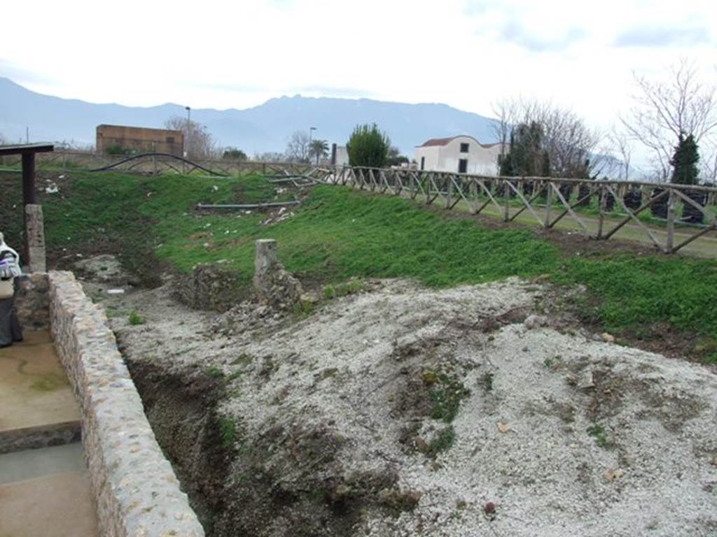 IX.14.4 Pompeii.    December 2007.  Looking south west across unexcavated area from the upper level.

