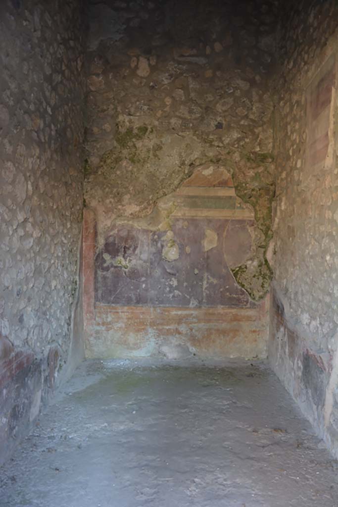 IX.14.4 Pompeii. July 2017. Room 15, cubiculum, looking west from doorway.
Foto Annette Haug, ERC Grant 681269 DÉCOR.

