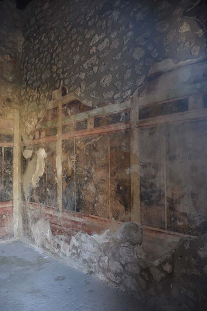 IX.14.4 Pompeii. July 2017. Room 14, looking along north wall.
Foto Annette Haug, ERC Grant 681269 DÉCOR.
