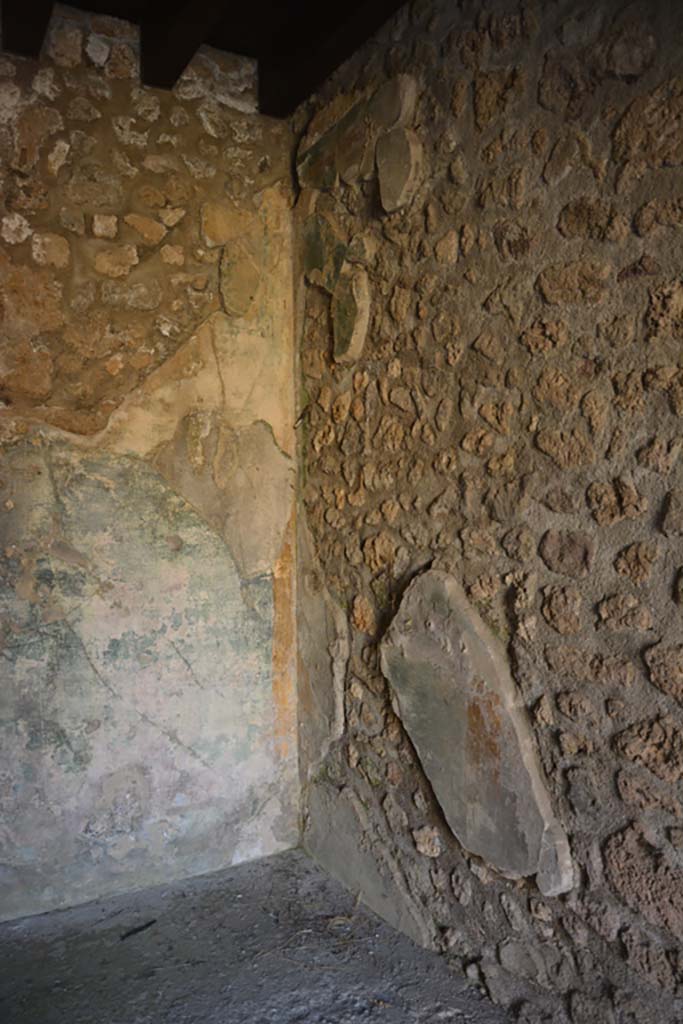 IX.14.4 Pompeii. July 2017. Room 13, north-west corner.
Foto Annette Haug, ERC Grant 681269 DÉCOR.

