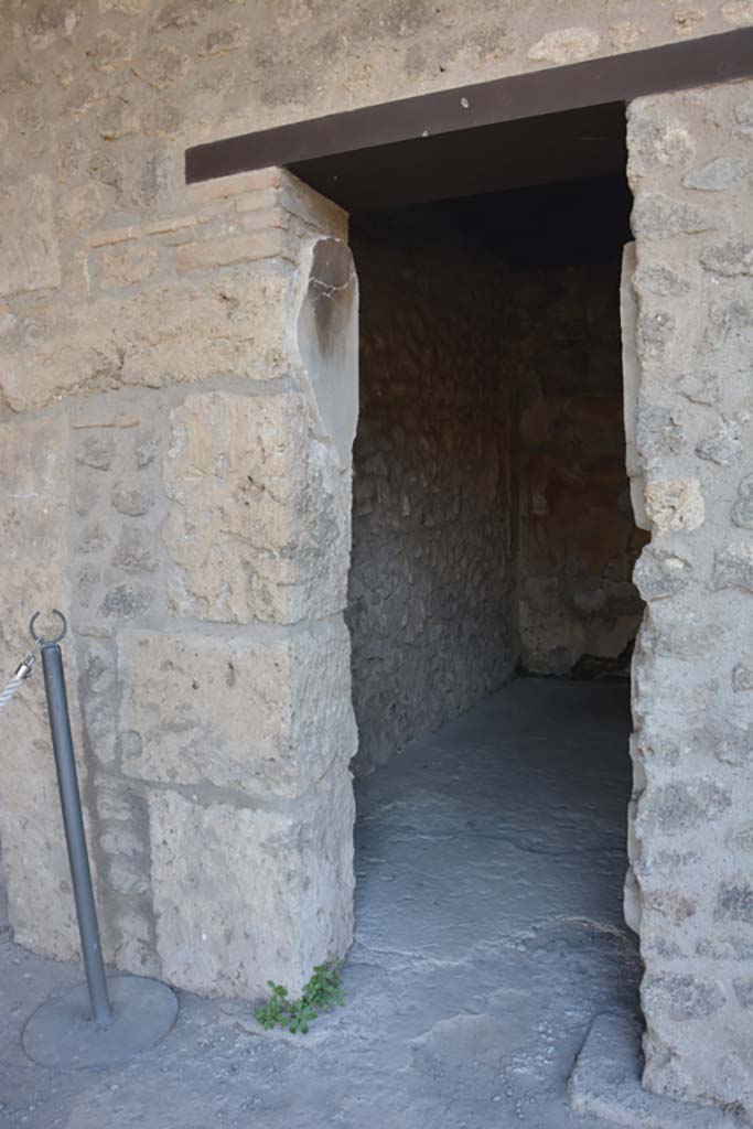 IX.14.4 Pompeii. July 2017. Room 12, looking west towards entrance doorway.
Foto Annette Haug, ERC Grant 681269 DÉCOR.
