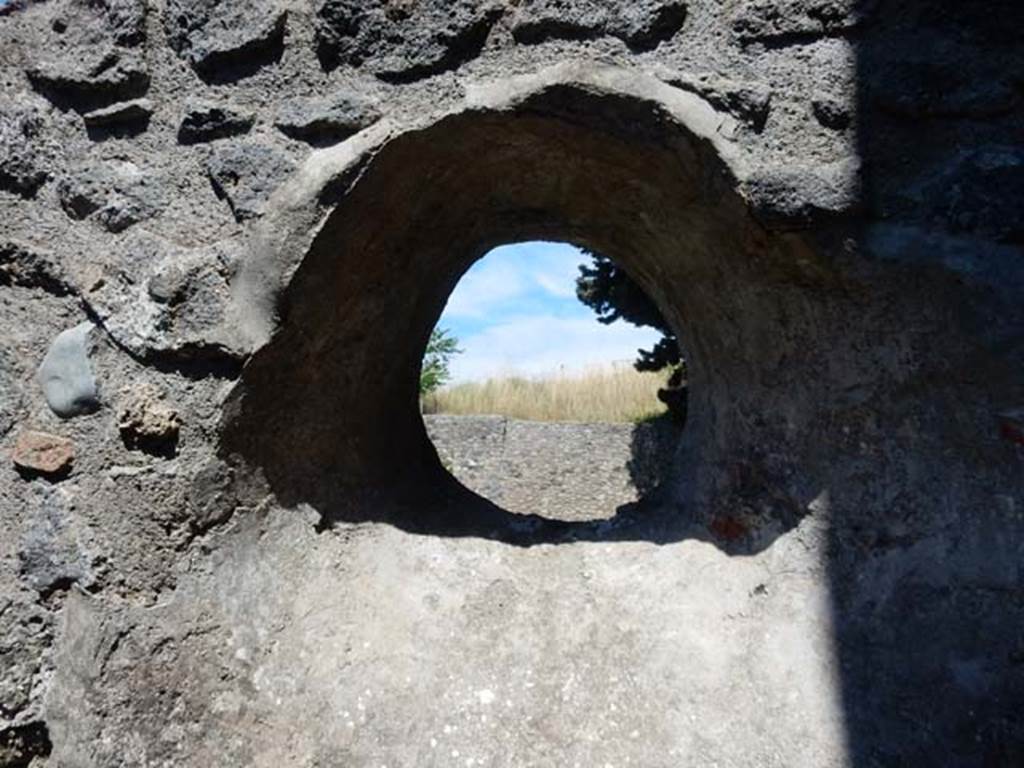 IX.14.4 Pompeii. May 2017. Looking east through circular window above latrine in room 8.  Photo courtesy of Buzz Ferebee.
