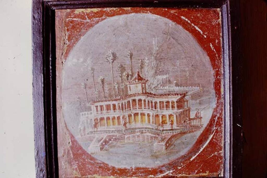 Villa San Marco, Stabiae, 1975. Medallion from room 20, showing a maritime villa.
Now in Naples Archaeological Museum. Inventory number 9511. Photo by Stanley A. Jashemski.
Source: The Wilhelmina and Stanley A. Jashemski archive in the University of Maryland Library, Special Collections (See collection page) and made available under the Creative Commons Attribution-Non Commercial License v.4. See Licence and use details. J75f0551