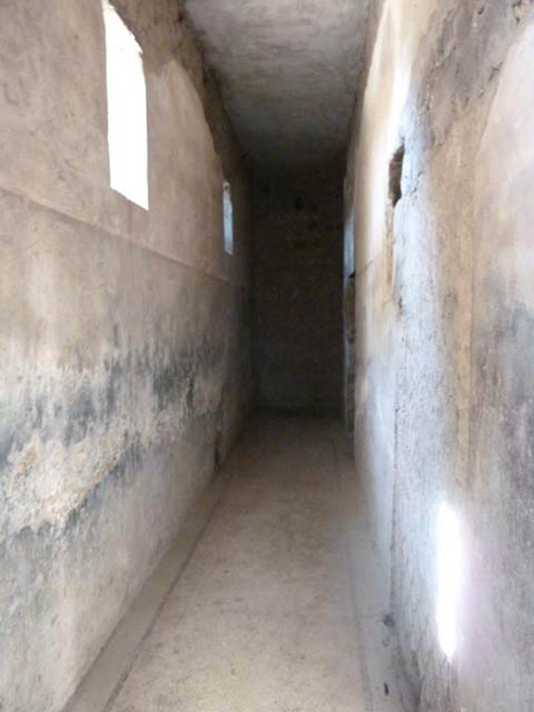 Villa San Marco, Stabiae, September 2015. Corridor 49, looking west from around the corner.