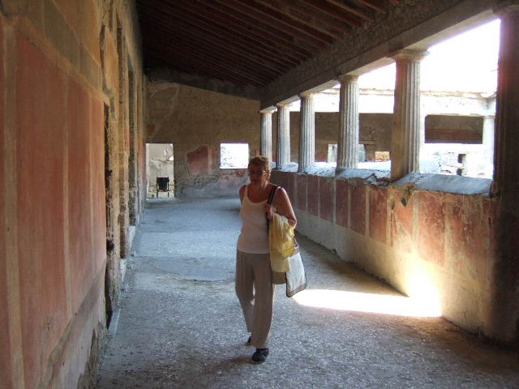 Villa of Mysteries, Pompeii. May 2006. Peristyle A, looking north from near doorway to room 7.