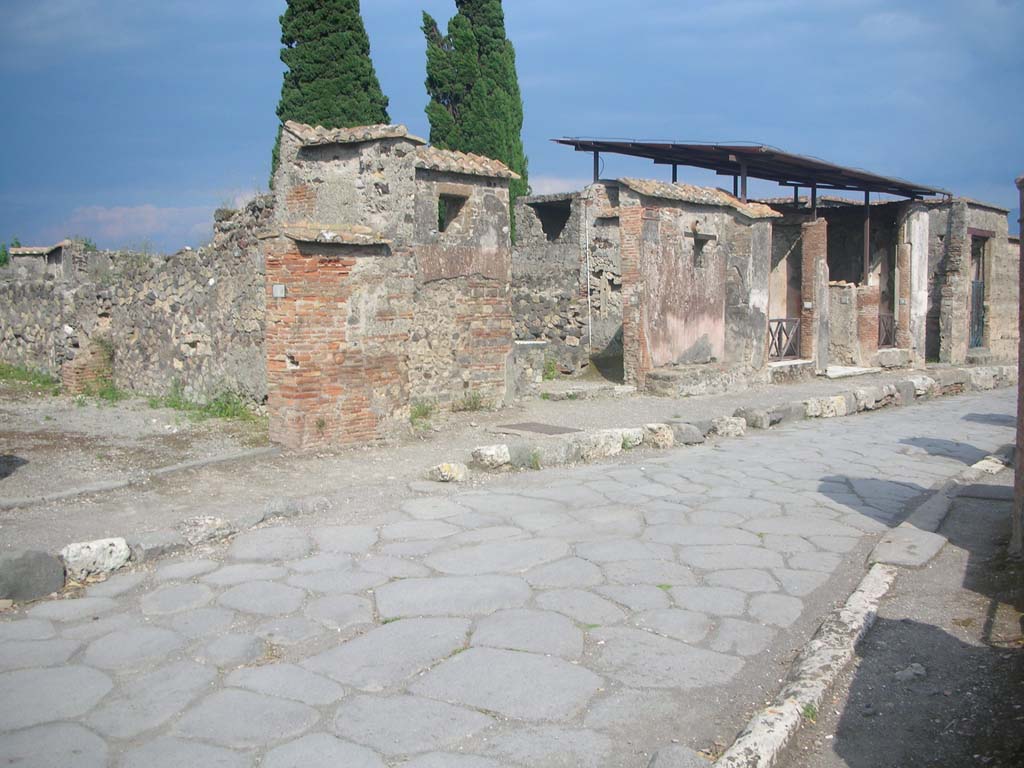 Via Consolare, Pompeii. May 2010. Looking south along east side from VI.1.4, on left. Photo courtesy of Ivo van der Graaff.