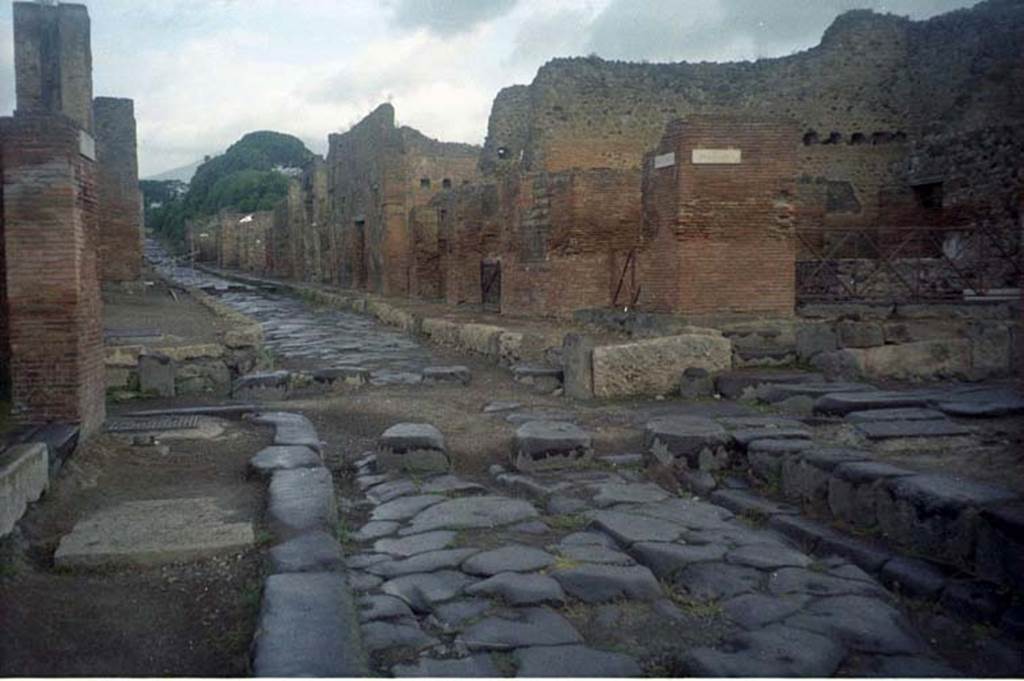 Via del Vesuvio between VI.14 and V.1. Looking north from the crossroad. July 2011. Via del Vesuvio is shown on some plans as the northern end of Via Stabiana running from this crossroads to the Vesuvian Gate. According to Fiorelli, the first excavations of Pompeii started near this crossroads on 1st April 1748. See Pappalardo, U., 2001. La Descrizione di Pompei per Giuseppe Fiorelli (1875). Napoli: Massa Editore. (p. 155). Photo courtesy of Rick Bauer.
