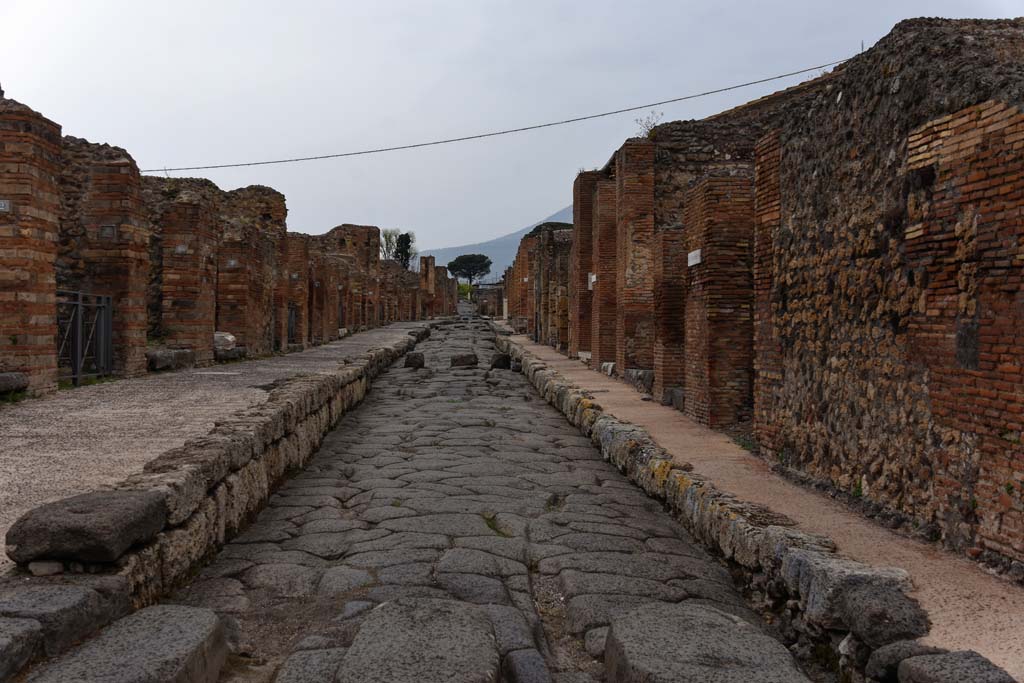 Via Stabiana, Pompeii. April 2021.
Looking north between VII.2, on left, and IX.3, on right. Photo courtesy of Nicolas Monteix.